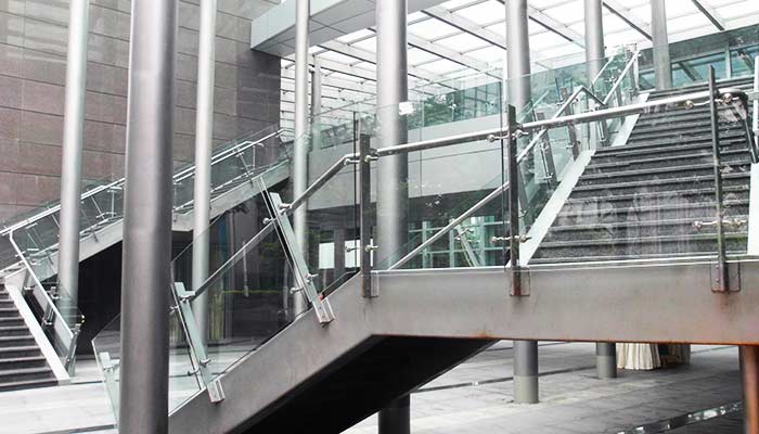 華中展銷會(huì)展中心樓梯扶手的應(yīng)用